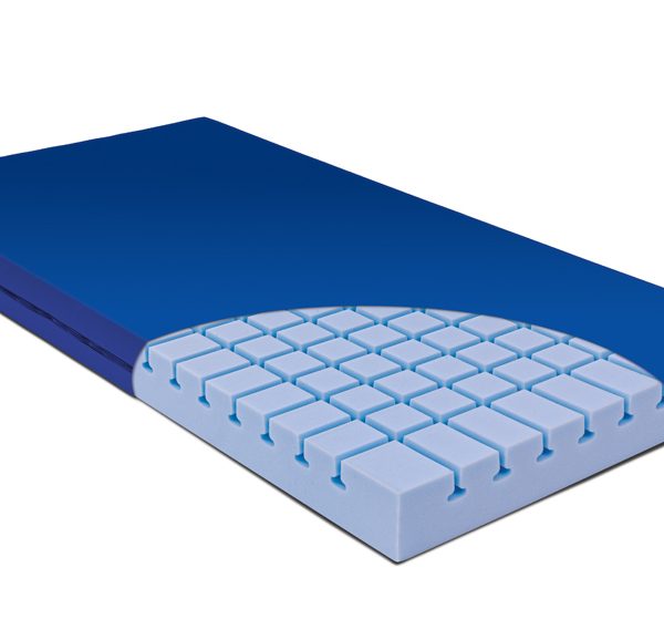 Materac przeciwodleżynowy REHA+ LONGLIFE MEDiCO z pianką gofrowaną i wodoodpornym pokrowcem.