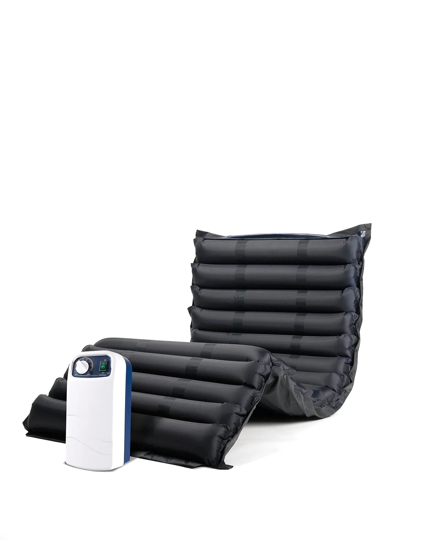 Materac przeciwodleżynowy Vermeiren MAT-X3 z pompą – widok złożonego materaca i urządzenia