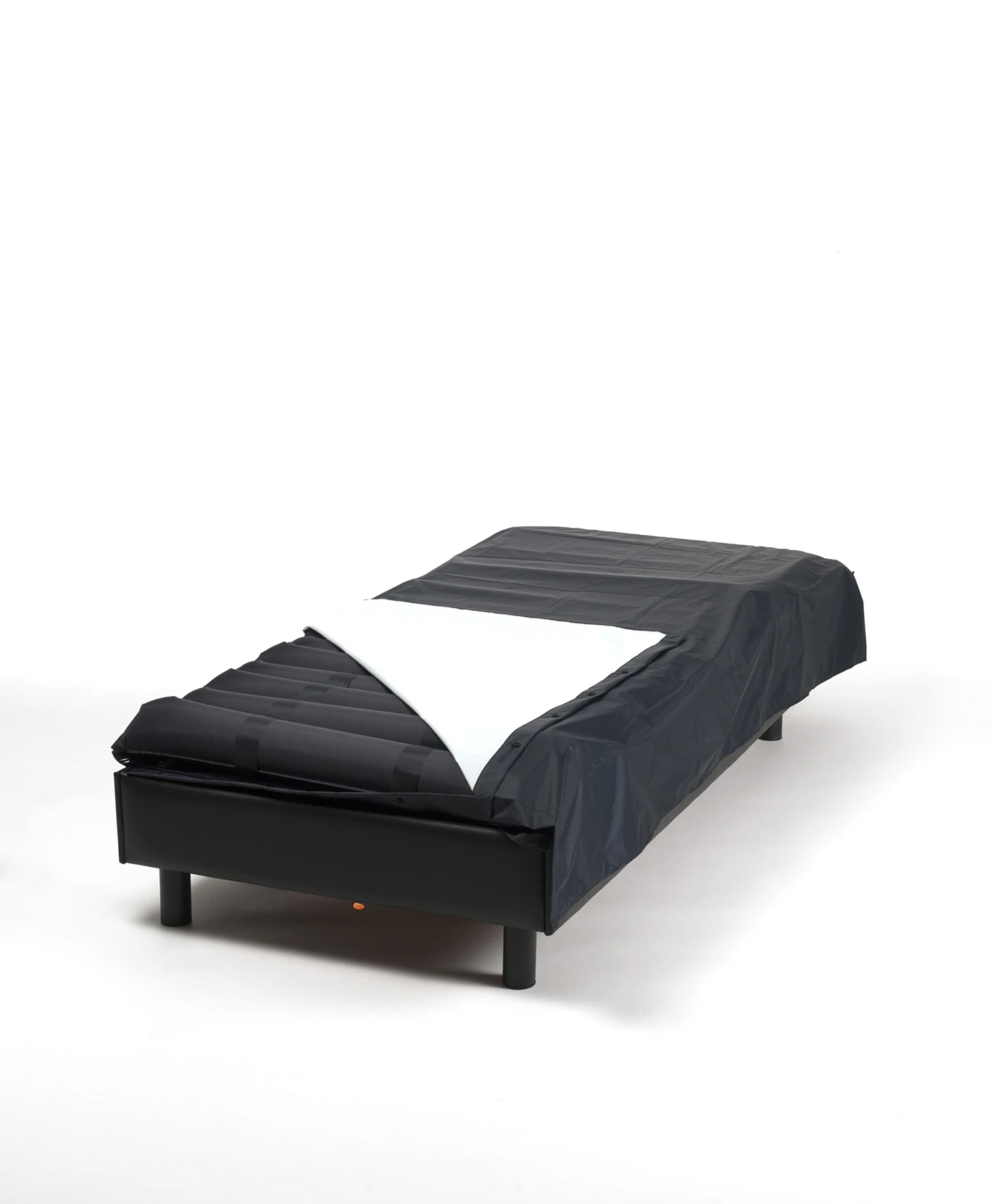 Materac przeciwodleżynowy Vermeiren MAT-X3 rozłożony na łóżku z widoczną strukturą komór