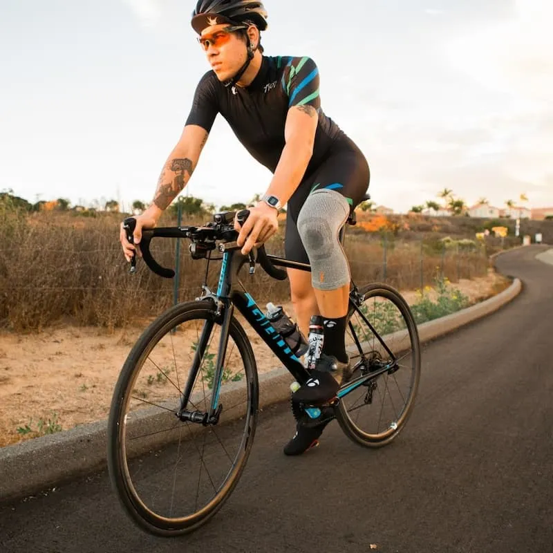 Opaska terapeutyczna na kolano Incrediwear – sport rower